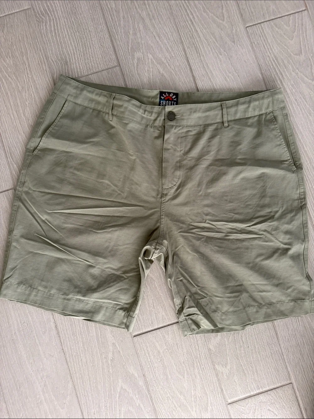 Faherty - Olive Green Men's Flat-Front Chino Shorts - size 42